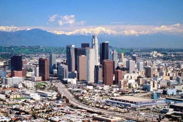 美国第二大城市洛杉矶, 高楼稀少, 汽车拥有量全美最多