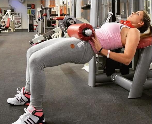 瑞士名模看似肉感十足腹肌却发达明显网友原来是强壮型