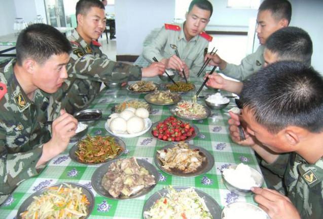 部队伙食顿顿这样吃, 真后悔当初没参军, 这饭菜太有食欲了|伙食|部队