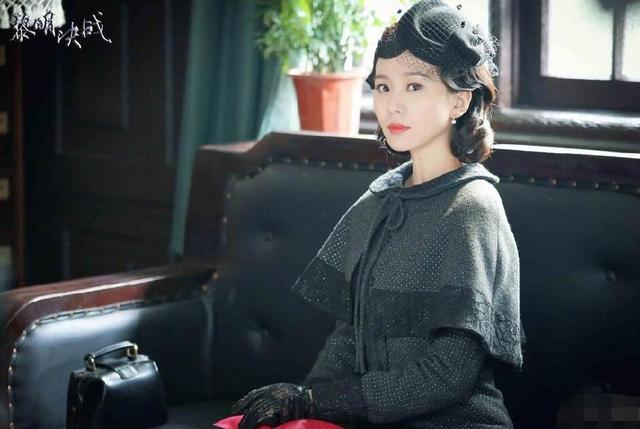 民国造型来打分杨幂6分赵丽颖8分而她不给满分都说不过去了