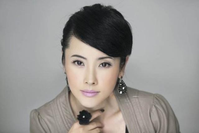 她是保剑锋同学,戏红人不红,低调嫁人产子,42岁少女感十足!