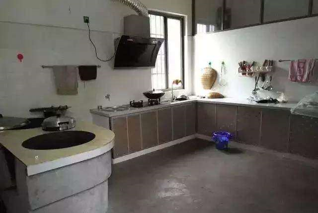 第一次去女友农村家被她家别墅吓到了罗马柱太霸气了