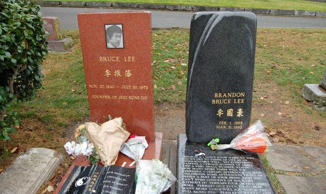 李小龙最看重的徒弟, 虽生活穷苦潦倒, 但坚持每周给师父扫墓一次