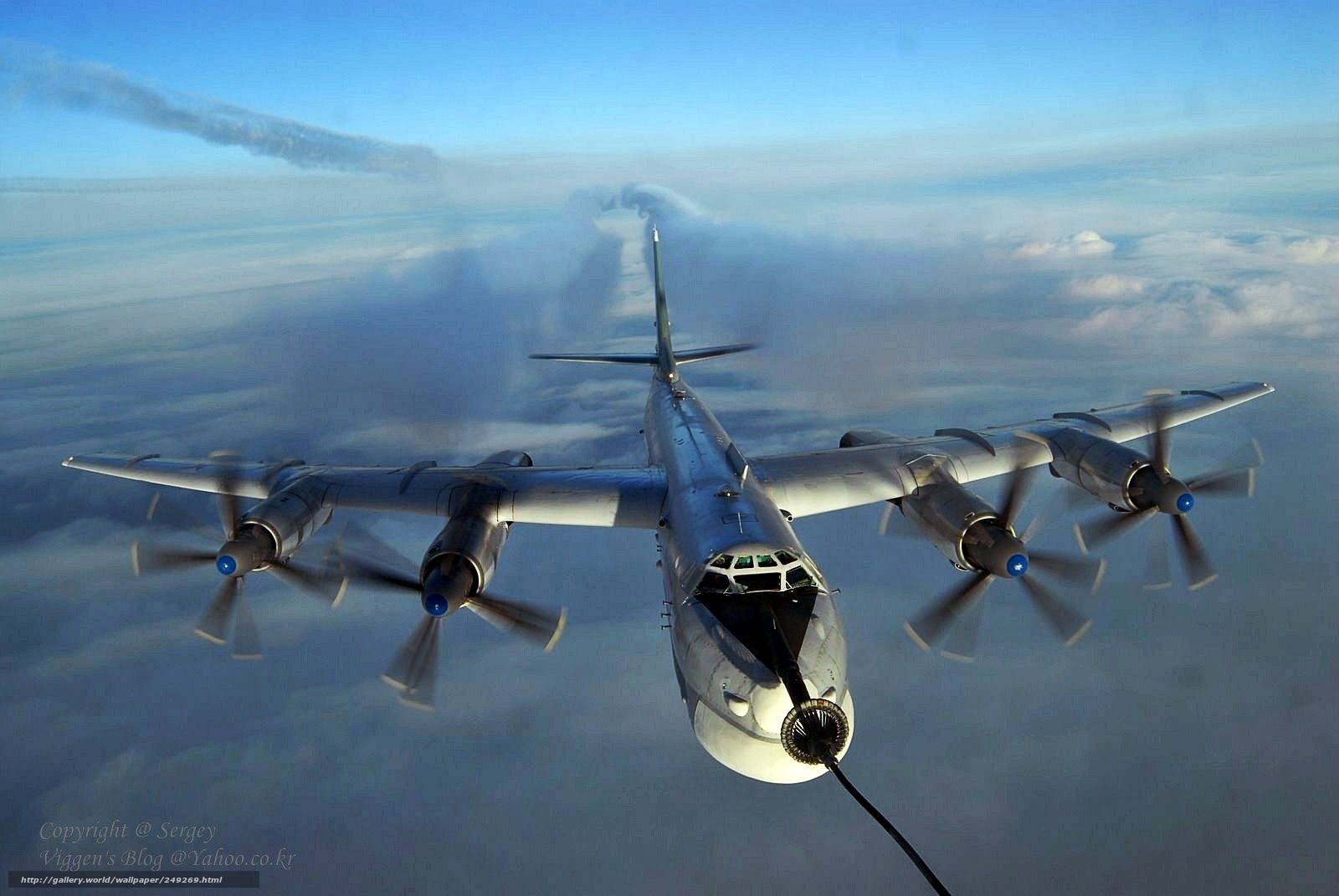 苏联俄罗斯图95熊式轰炸机虽是涡桨的但是航程远仍在使用中