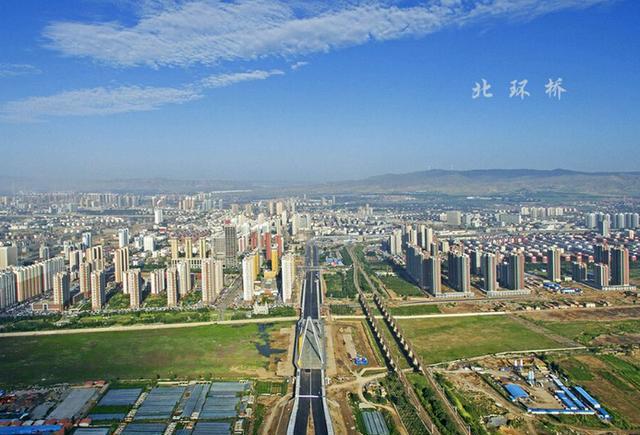 古城钢铁巨龙腾飞,大同老城区与御东新区新的交通要道即将竣工.