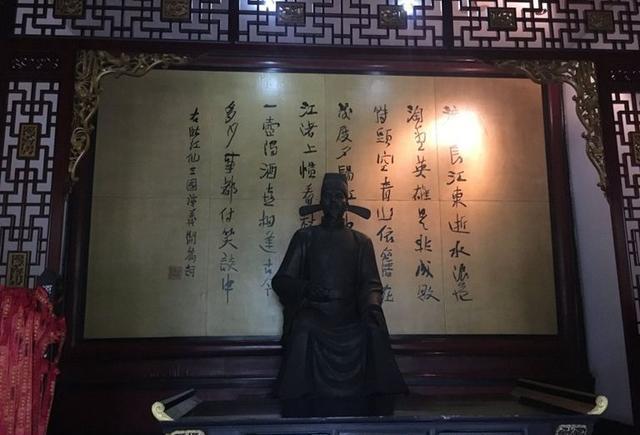 得到了杨慎和其父亲杨廷和以及这些朝中大臣的极力反对 为了镇压大臣