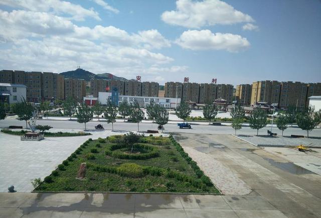 青龙山多彩魅力小镇