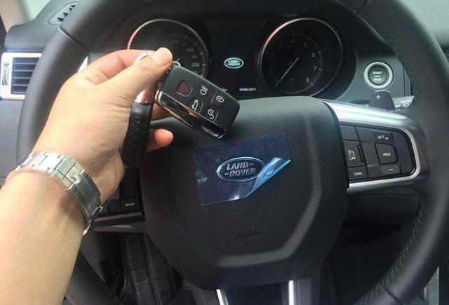 吃得苦中苦才能开路虎本人不够富裕没办法只能买个小路虎