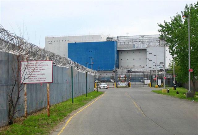 直击: 史上最大的水中监狱, 重犯上天无路下地无门的航母级囚笼