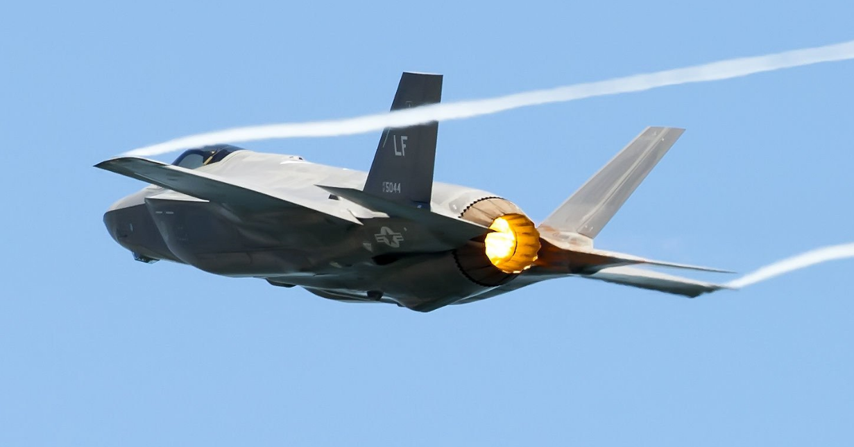 目前国家的军事实力上,哪些国家具备击败f22,f35的能力?