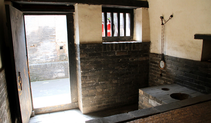 唯一现存清朝监狱,有件骑木驴,专用惩治勾结奸夫谋害亲夫的女人