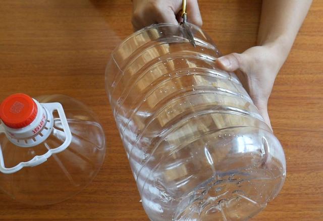 空油桶简单一改造,放厨房里有大用处,方便实用超级赞