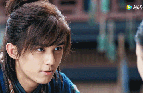 吴磊在《沙海》《斗破苍穹》的眼神简直自带深情对视buff