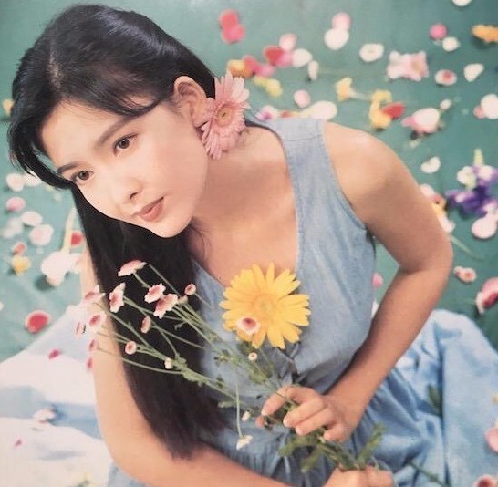 没有刘海儿遮额头的12幅周慧敏美照,均为早期拍摄的挂历杂志照