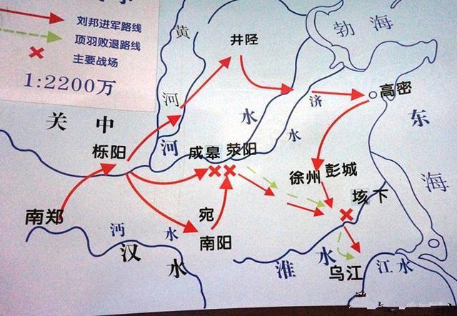 久攻不下刘邦说找几个嗓门大的士兵来逼得项羽三个大将自杀