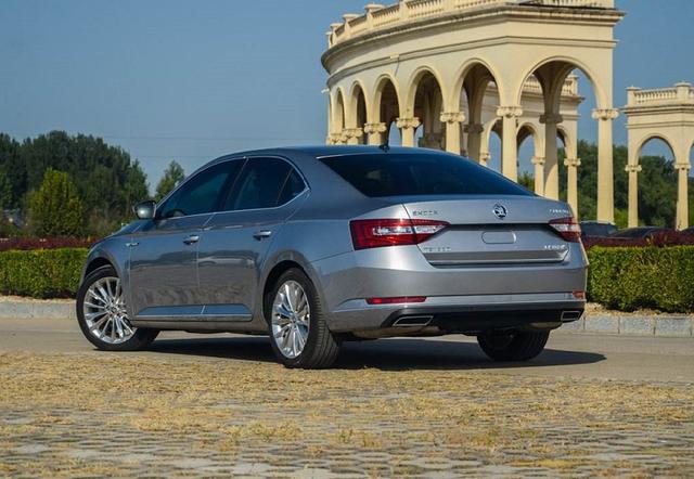 试驾斯柯达速派,动力澎湃底盘优秀,20万内最值得买的中级车