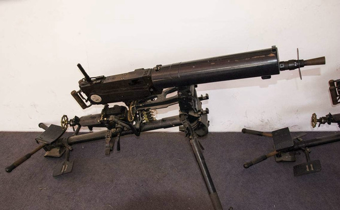 中正式步枪,汉阳造步枪,捷克式轻机枪,马克沁重机枪……这些让我们所