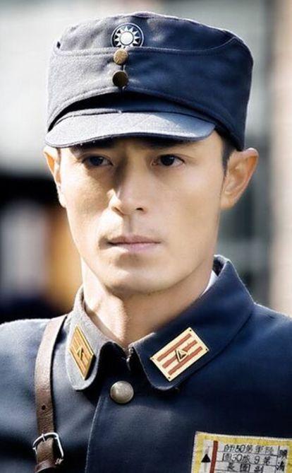 男明星的军装照,吴亦凡朱一龙清秀,张艺兴吴京