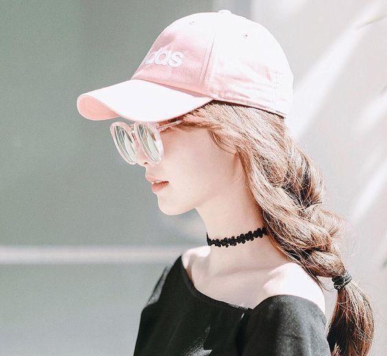 掌握「5种棒球帽新发型」,让你一样可以很"女神feel"!