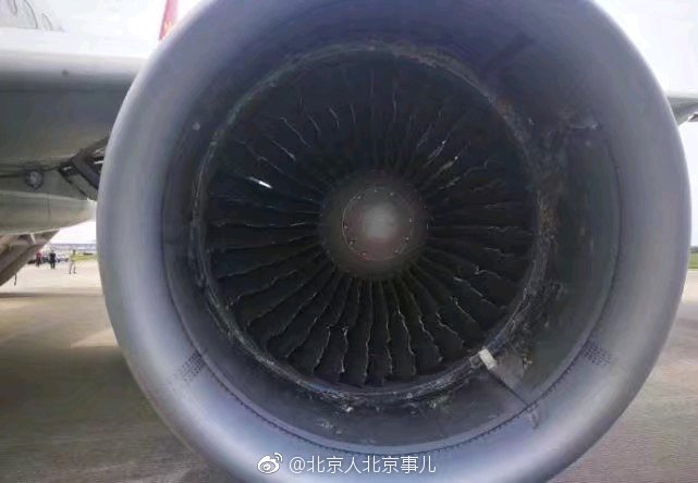 惊魂!北京飞澳门航班最新图受损起落架和轮胎