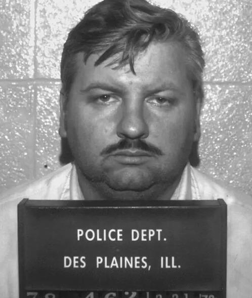 john wayne gacy在常人眼中是一个标准的好人,他积极献身公共事业