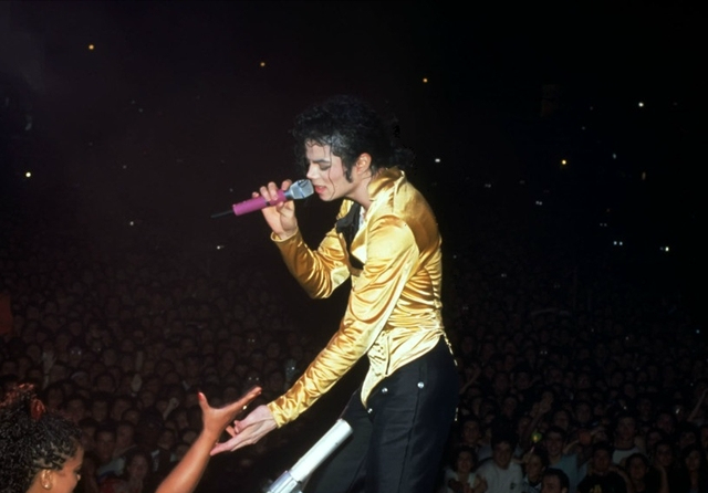 最伟大的世界舞王迈克尔杰克逊原来曾经是一个国家的王