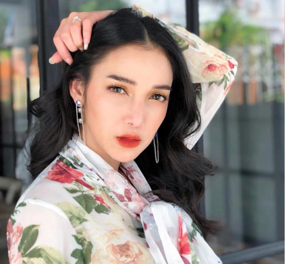 泰星pat人生比戏还精彩获主持人唱歌祝福儿子上台后崩溃大哭