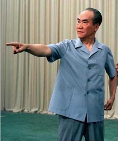 侯宝林老照片，说相声表情丰富生动|侯宝林|相声|表演艺术家_新浪新闻