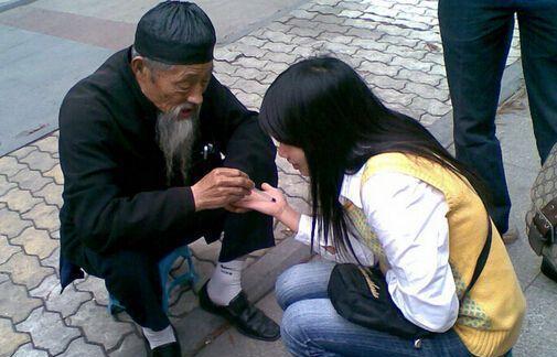 女人短命被看出来, 算命先生又为何残忍的对她隐瞒真相