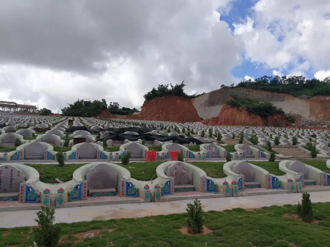 汕头:祖坟被强挖尸骨无存 村民诅咒刨坟者断子绝孙