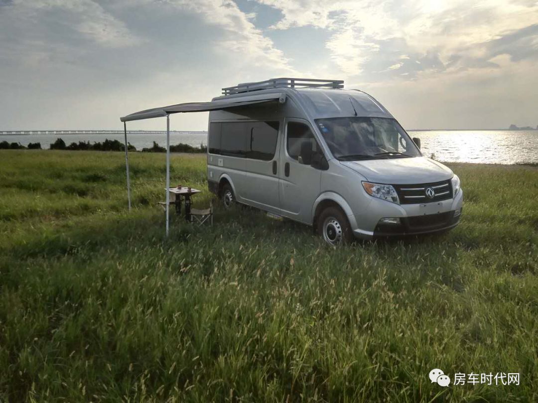 六米内的驾驶型房车之选 东风御风长轴高顶自行式b型房车