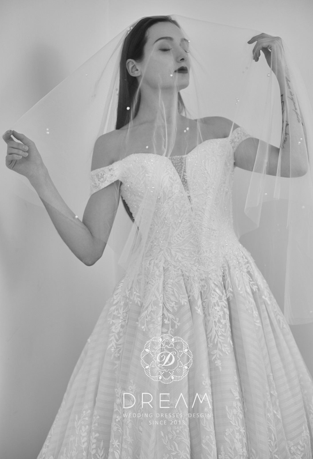 【太原dream婚纱礼服】告诉你一字肩婚纱适合什么样的身材?