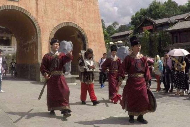 为什么囚犯宁愿死,也不愿意游街示众?|囚犯|朝廷|罪行|游街|扒光_新浪新闻
