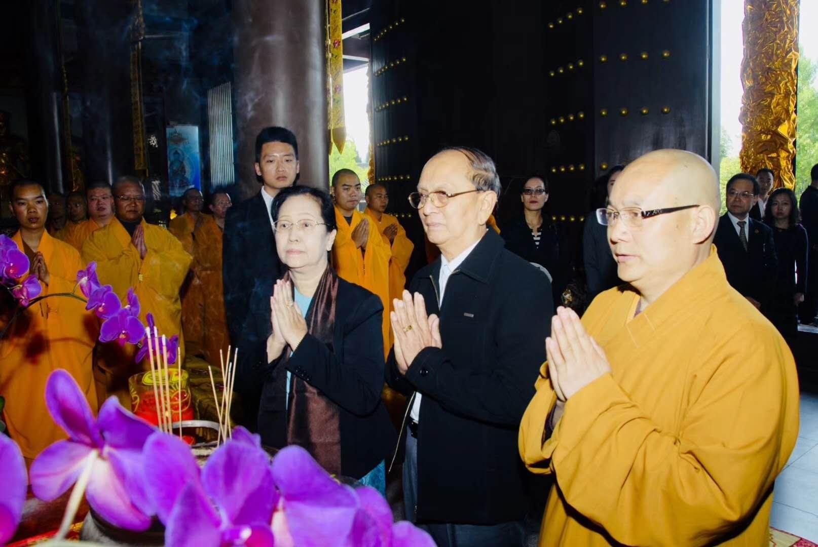 贤空法师说:愿佛祖护佑缅甸人民及吴先生阖家生活幸福,吉祥如意!