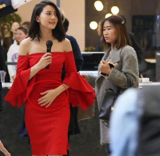 但是现在已经结婚三年了,高圆圆的肚子一直没有动静,这也让粉丝们操碎