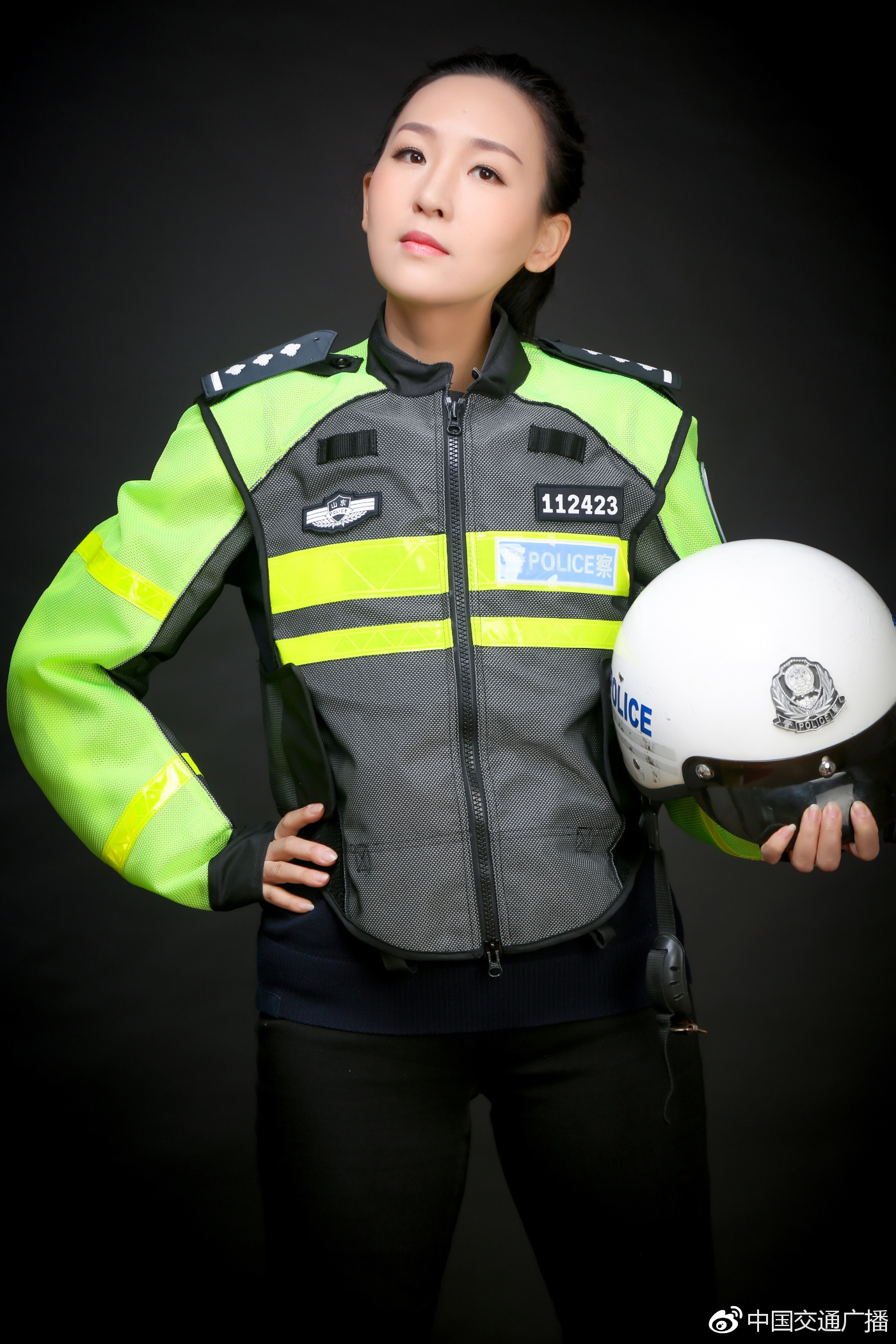 高速交警侍玉强广东深圳交警芦阳阳敬请关注中国交通广播微信公众号