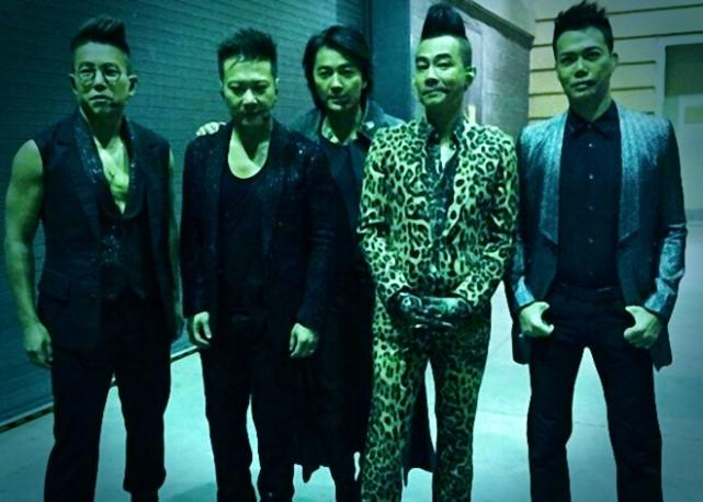 与郑伊健同样凭借古惑仔走红如今被遗忘满头白发犹如星爷