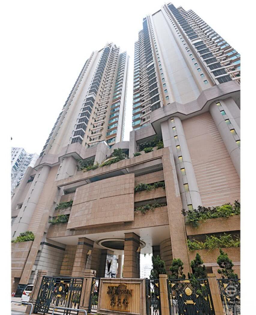 港媒曝28岁华姐交亿万富商陡然富贵:百万跑车代步住三千万豪宅
