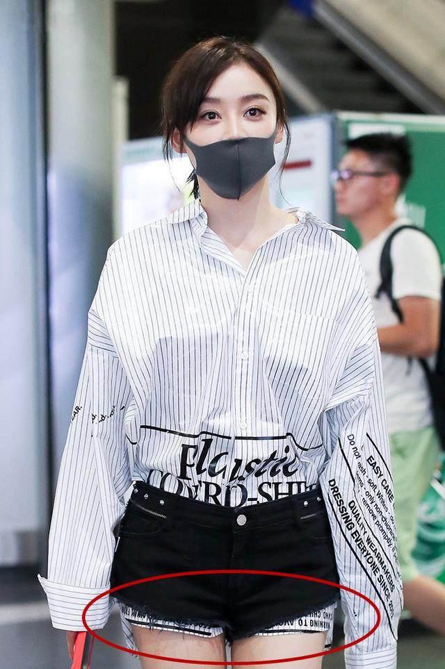 还在学着把衣角塞进裤腰里? 袁珊珊直接从短裤中扯出来, 更显腿长