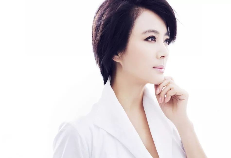 最美的玉兔精,才华与美貌并存,经历两段失败婚姻,如今成这样