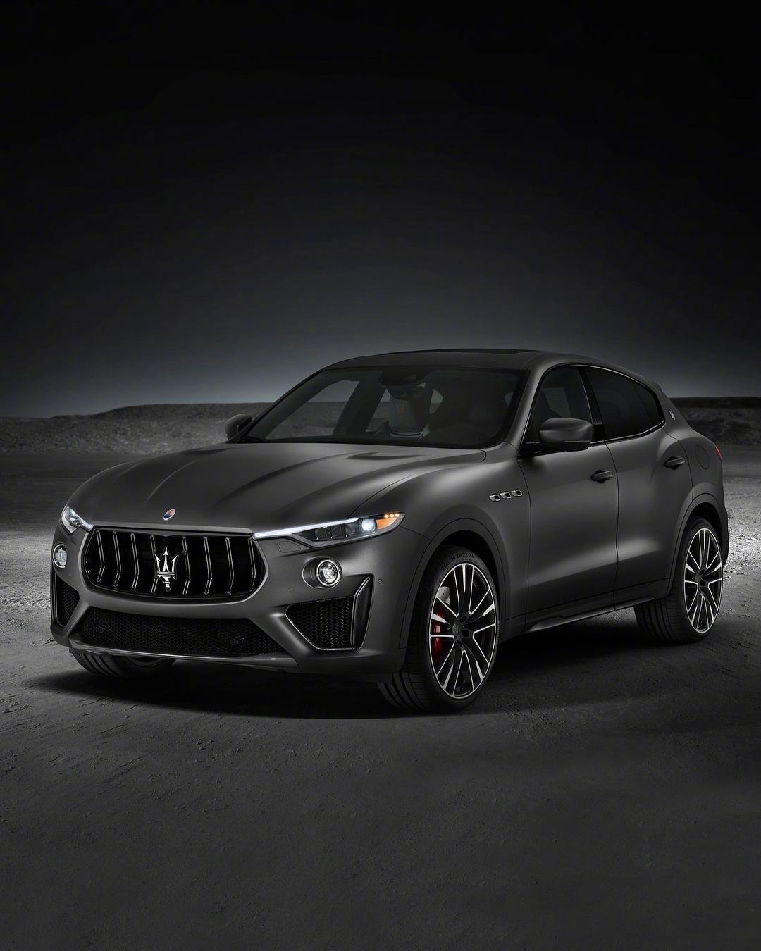 这里有台v8等您签收 玛莎拉蒂levante trofeo亮相