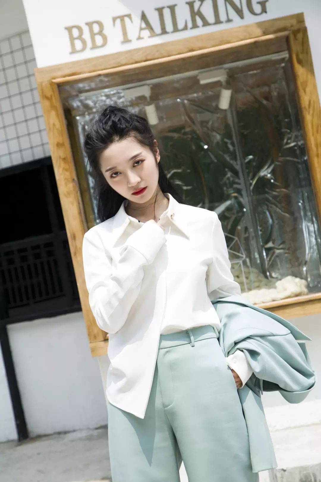 《一出好戏》热映 票房破亿魏嘉镁曝写真福利