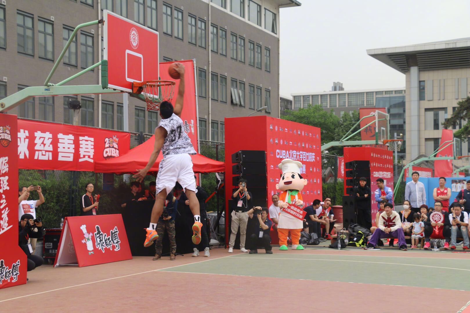 5月5日,北大五四篮球场热闹非凡