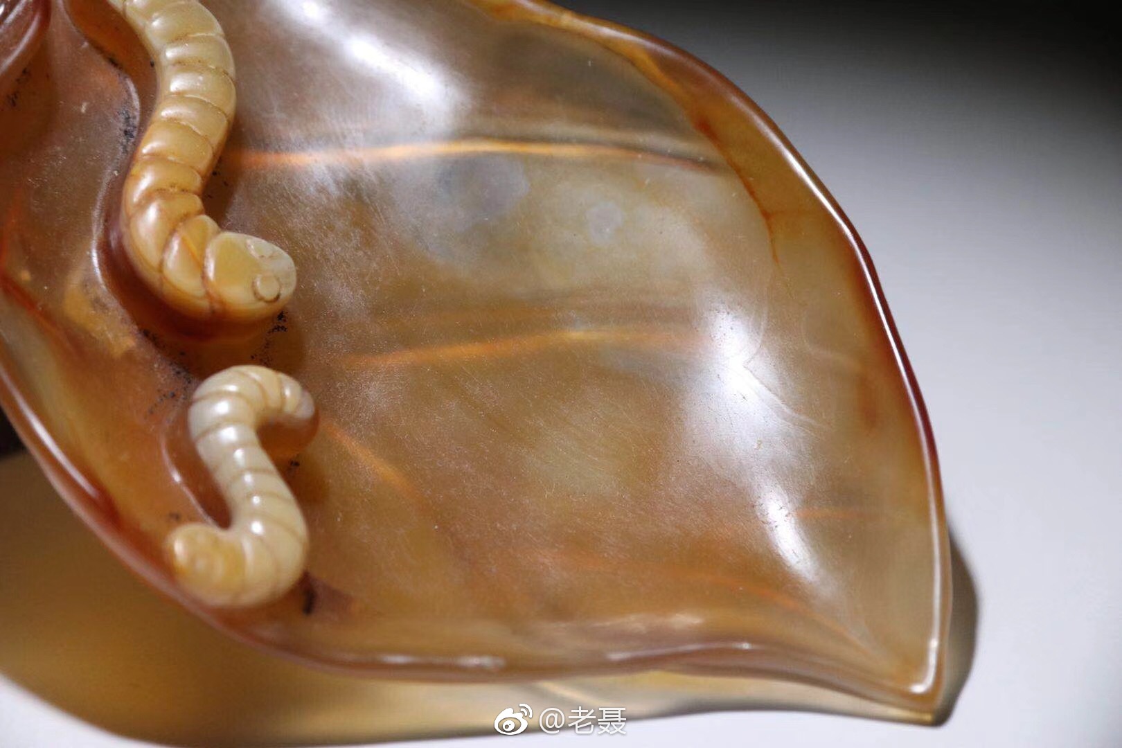 上俏色巧雕虫子