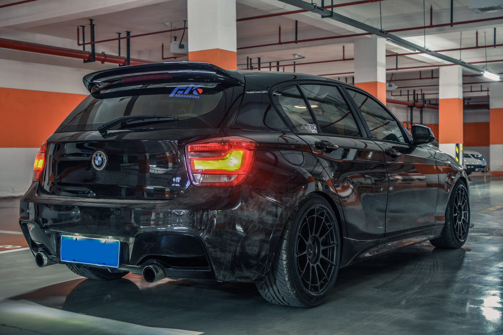 今天就给大家介绍一辆上海车友的宝马116i改装案例,在四年前车主大