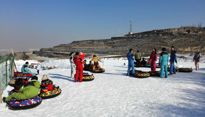 兰州人去滑雪一般都会去这里,去过的人都说体验很好雪道设计合理