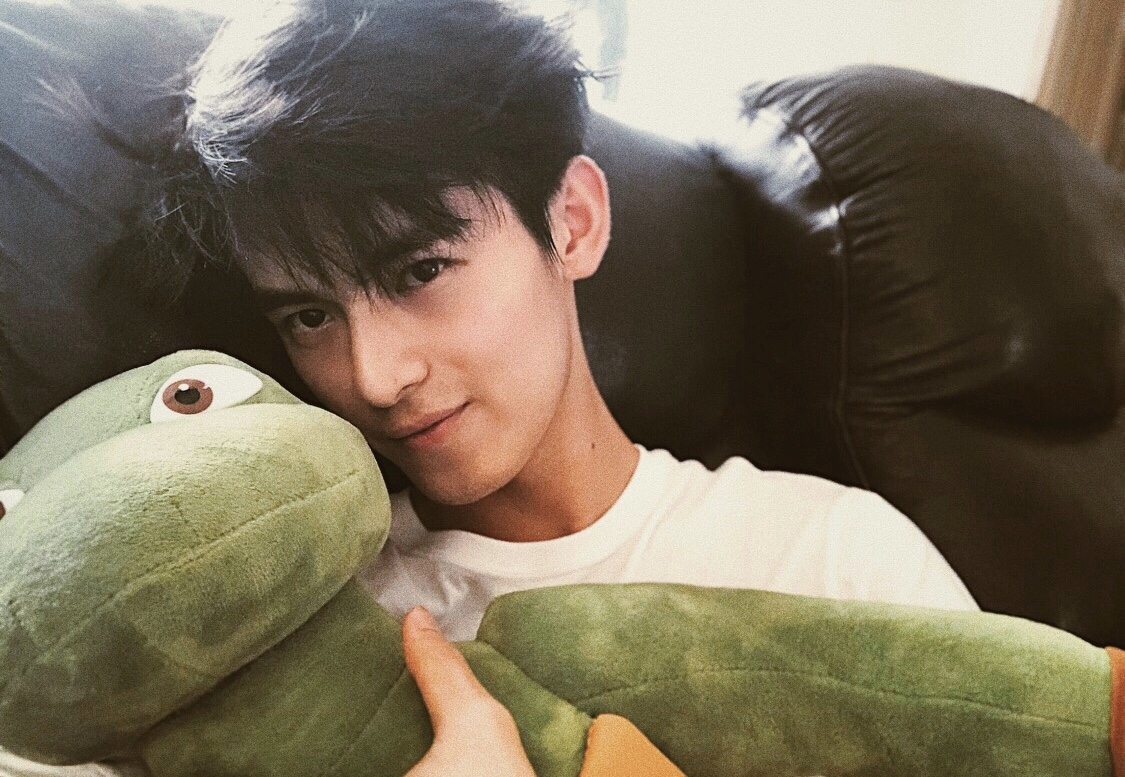 眉清目秀的男生 很稀罕有没有