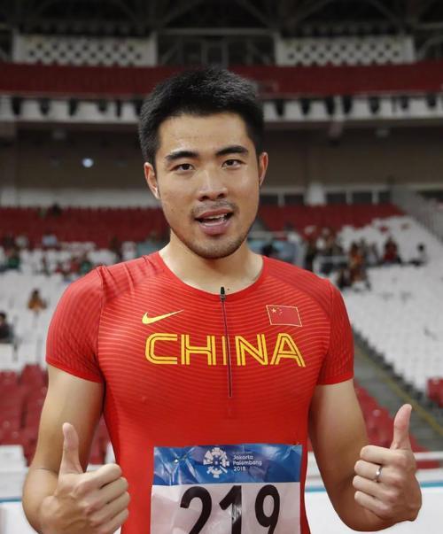 同济飞人!110米栏谢文骏13秒34卫冕 中国队.