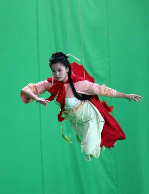 女星高空吊威亚谁最厉害?杨幂第八,关晓彤第二,第一是谁?