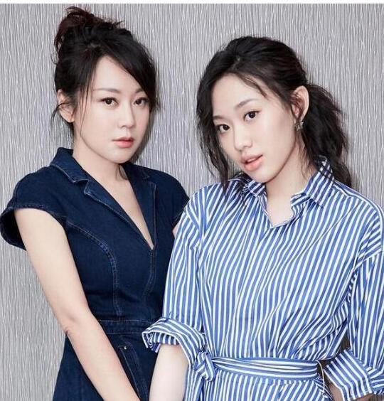 前段时间,闫妮和女儿为了典型的宣传拍了一组照片,网友们看过之后